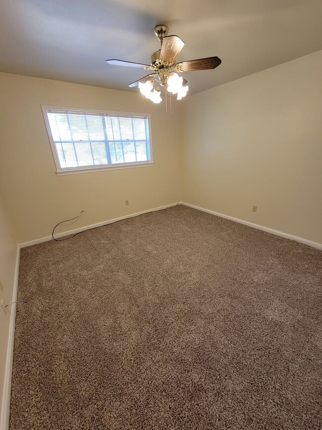 Building Photo - Bryan - 4 Bedroom - 2 bath - 2 story House with attached garage