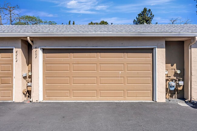 Building Photo - BEAUTIFUL REMODELED TWO STORY TOWNHOME IN ...