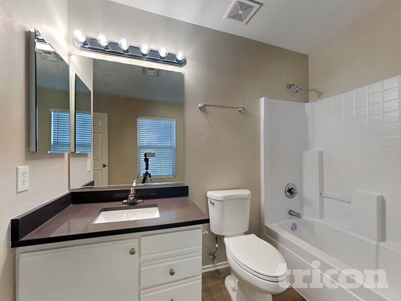 Building Photo - 11823 W Windrose Ave