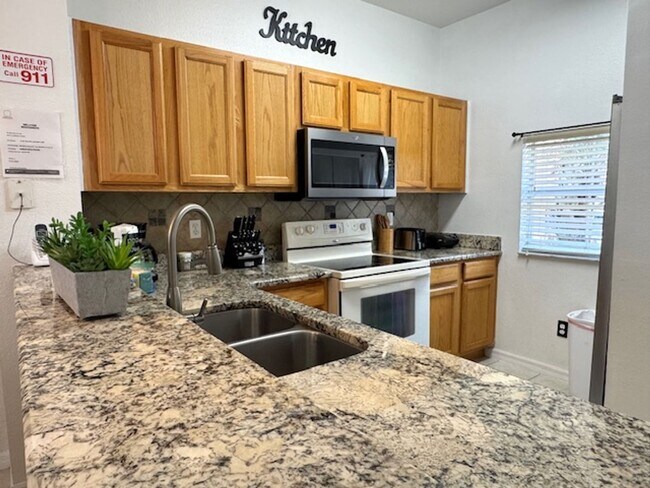 Building Photo - Kissimmee Townhome For Rent - Fully Furnished with 3 Bedrooms 2.5 Baths