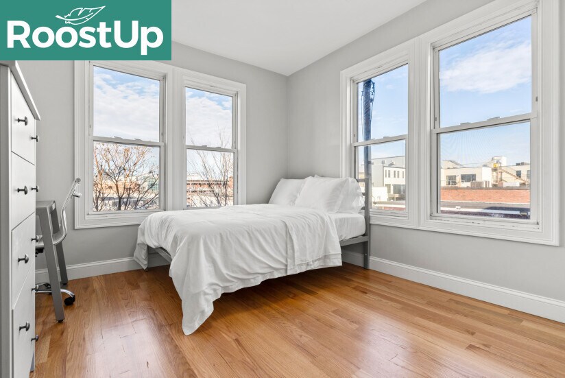 Building Photo - Furnished Private Bedroom in South Boston