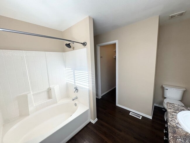 Building Photo - Modern and Updated 3bd/2b Home for Rent in...