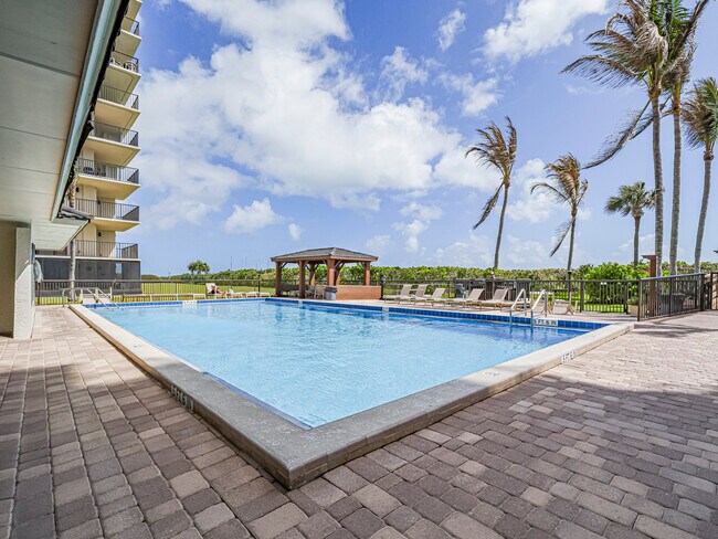 Building Photo - 4200 N Hwy A1A