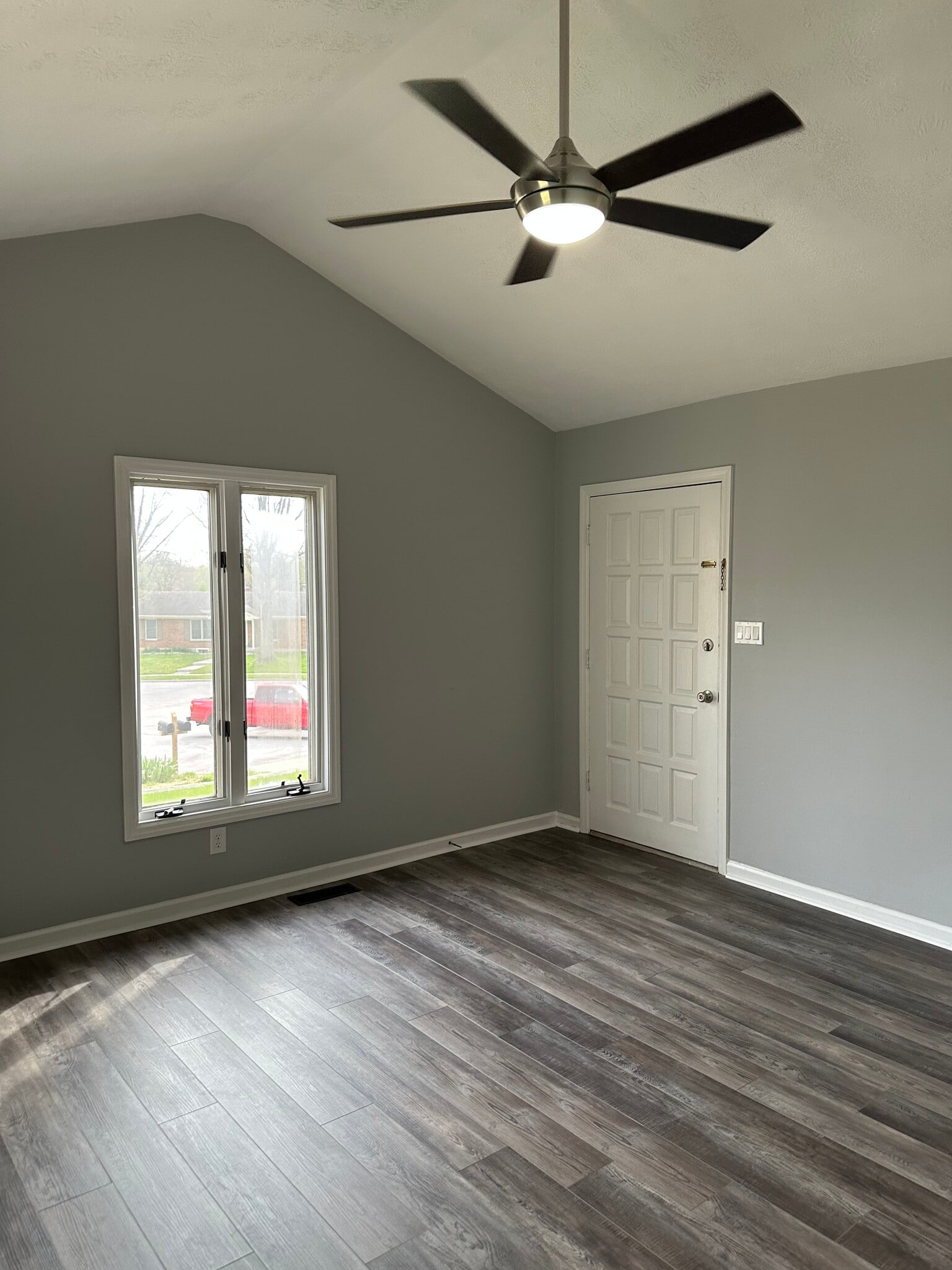 Living Room - 605 Buckingham Ln