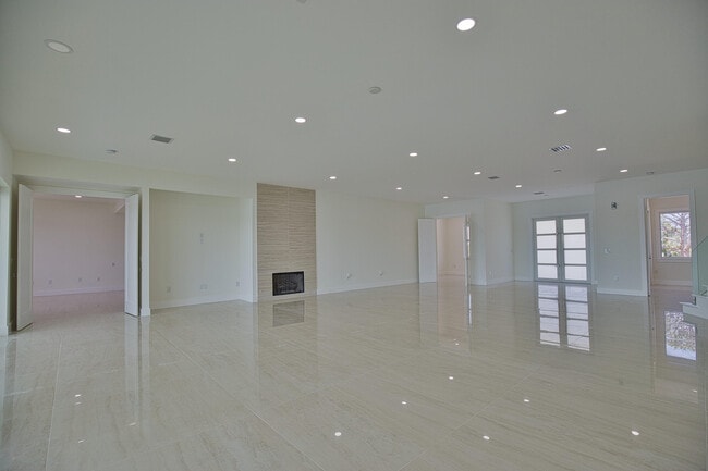 Building Photo - 13064 Via Flavia