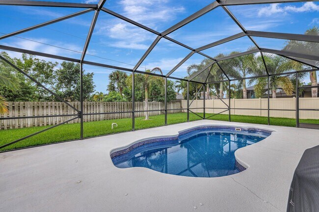 Building Photo - 348 SW Millard Dr