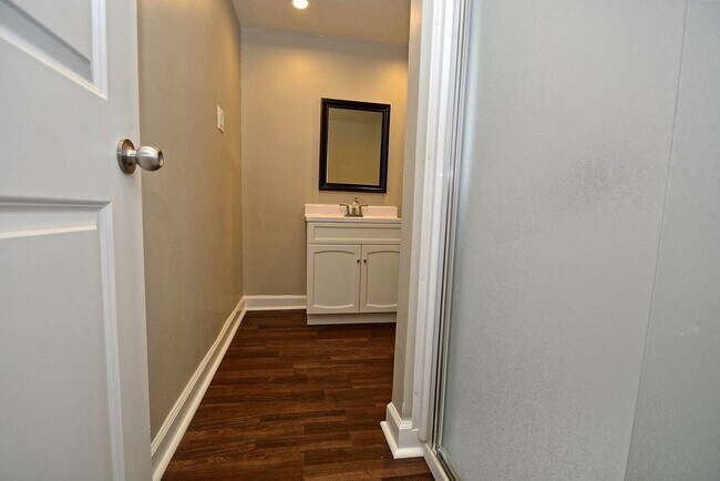 Building Photo - 20 E Eureka Dr