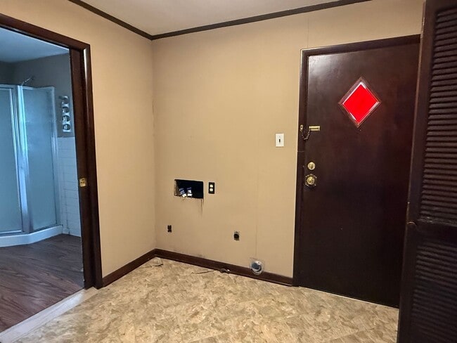 Building Photo - 3bed / 2 bath house near Race Track!