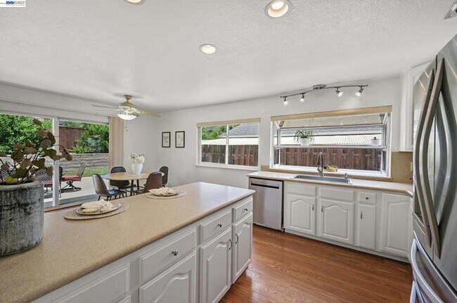 Building Photo - 2883 Westchester Dr