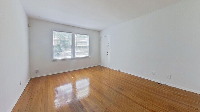 Building Photo - 1529 McDuff Ave S