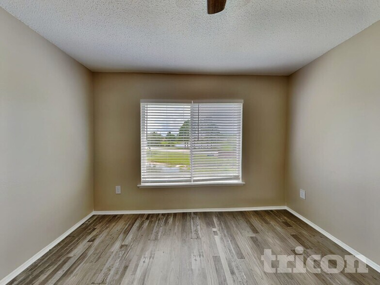 Building Photo - 1708 Meadow Pond Way