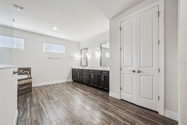 Building Photo - 10819 Savona Way