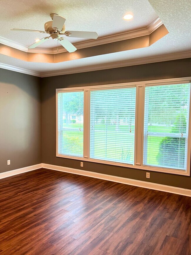 Building Photo - 3/2 in the desirable Laurel Island neighbo...