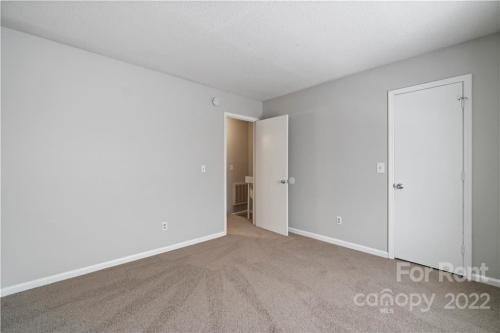 Building Photo - 3916 Briarhill Dr