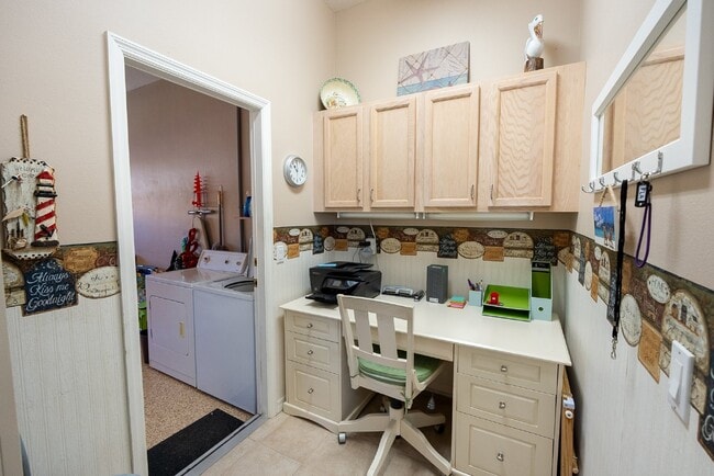 Building Photo - "Charming Englewood Gem: 2 Beds, 2 Baths in Oyster Creek Gated Golf Community