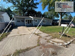 Building Photo - Charming 2-Bedroom Home with Bonus Room – ...