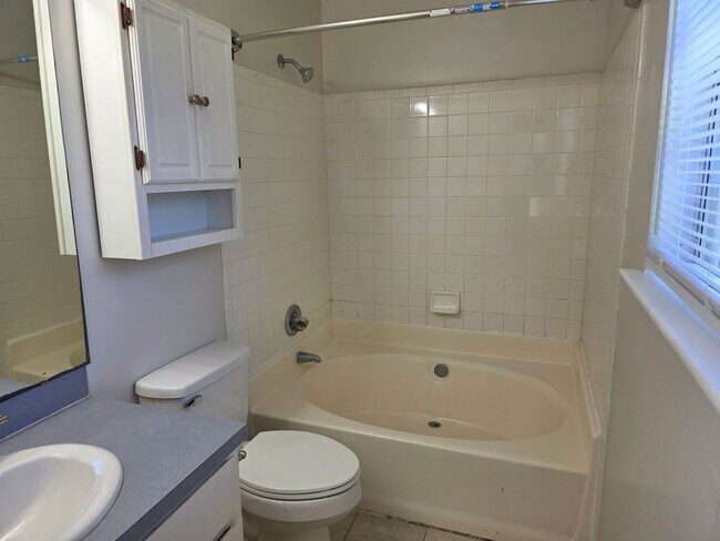 Building Photo - For Rent – 3 Bedroom, 2 Bath Home with Gar...