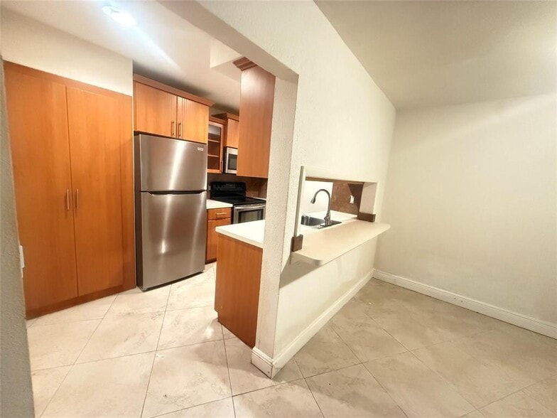 Building Photo - 5646 Blueberry Ct