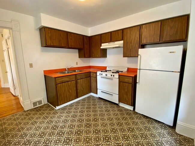 Building Photo - 947 E Gorham St