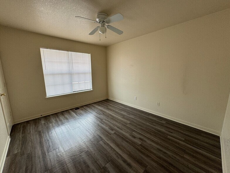 Building Photo - 3805 Ys Pak Ct