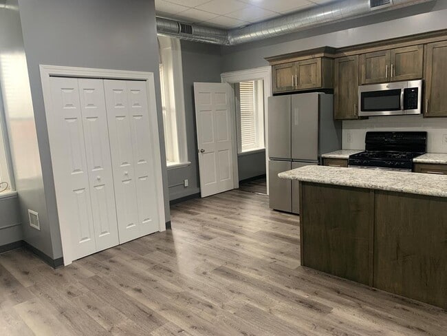 Building Photo - 105 E Franklin St