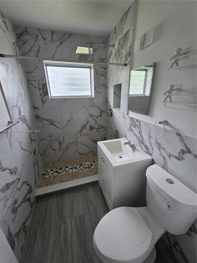 Building Photo - 1 Esplanade Dr