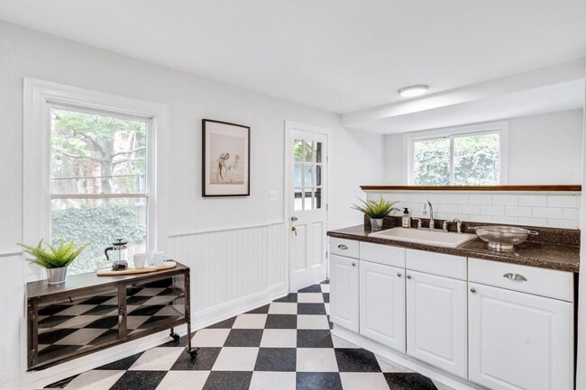 kitchen - 5029 Morris St