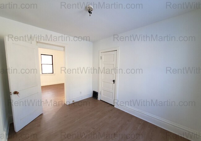 Building Photo - 824 Logan Ave