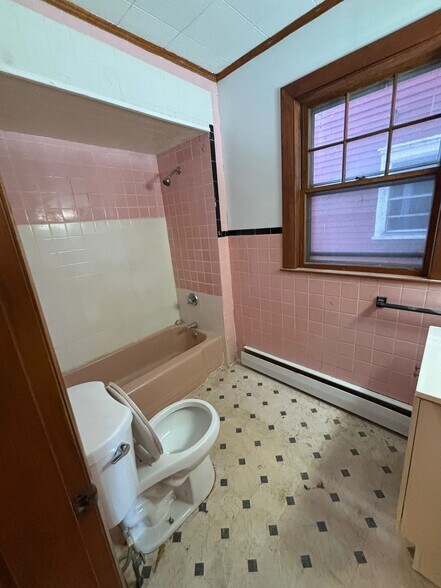 Building Photo - 115 Bennington St