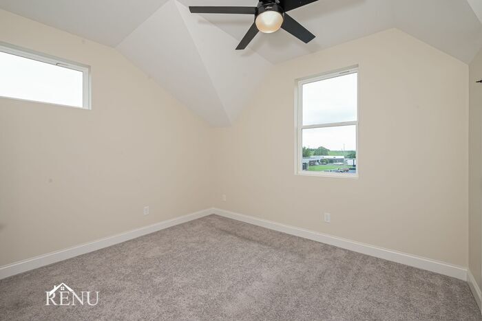 Building Photo - 5761 Sofias Cir