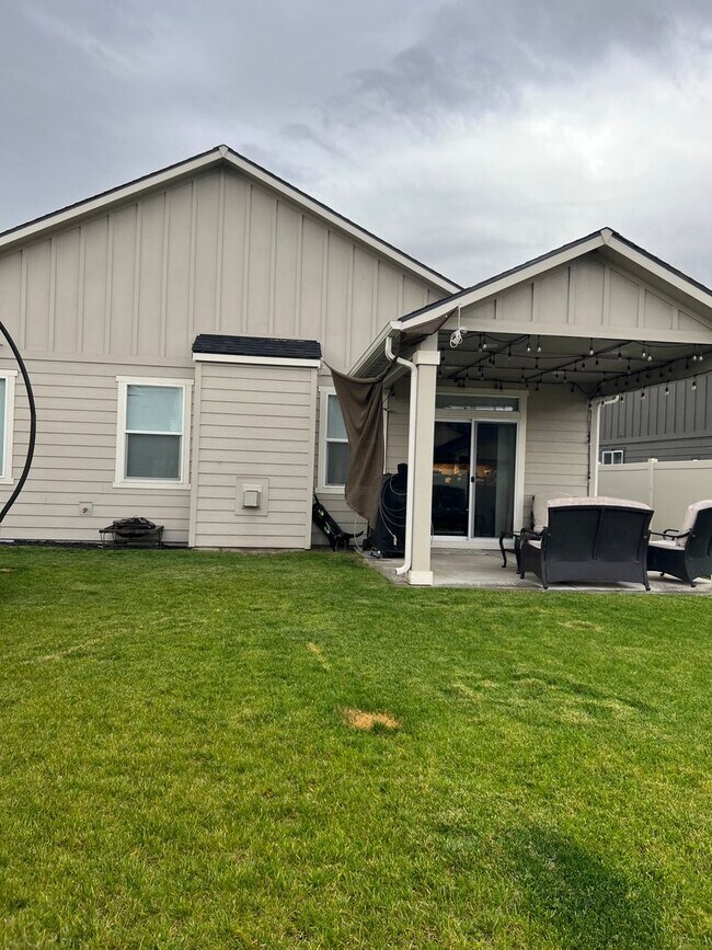 Building Photo - Home in Hayden North!