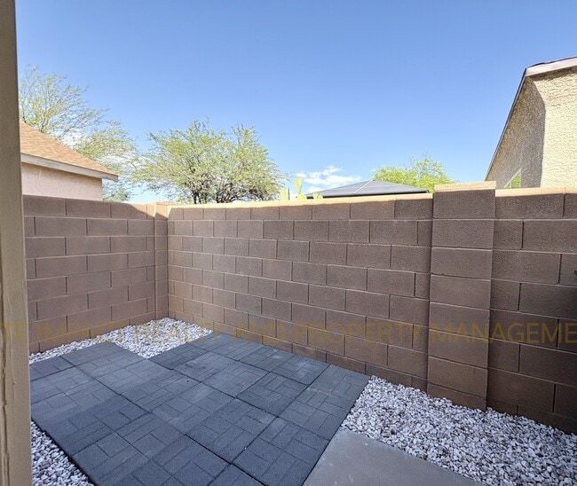 Building Photo - 4247 E White Water Dr