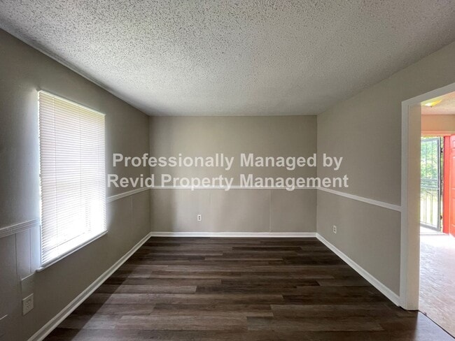 Building Photo - Charming 3 Bedroom Home!