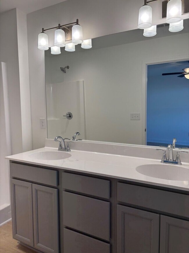 Building Photo - Knoxville 37920 - 3 bedroom 2.5 bath - cal...