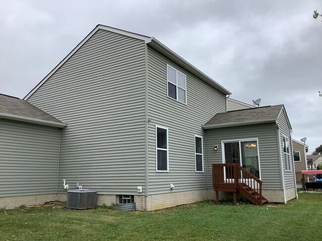 Building Photo - 390 Modesta Rd