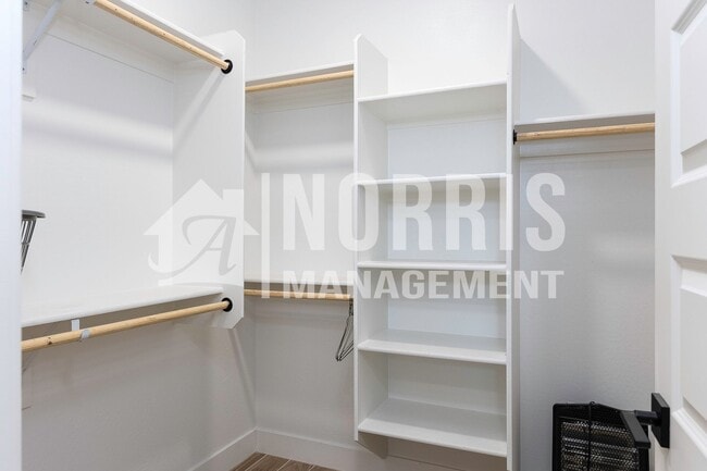 Building Photo - Beautiful Upgraded Home with Furnishings i...