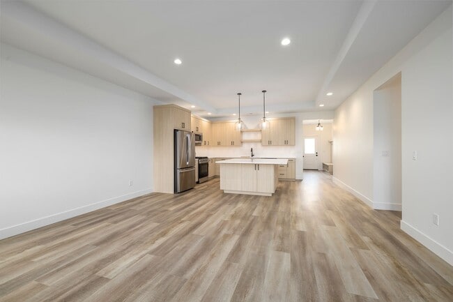 Building Photo - 4607 Pine Crest Dr