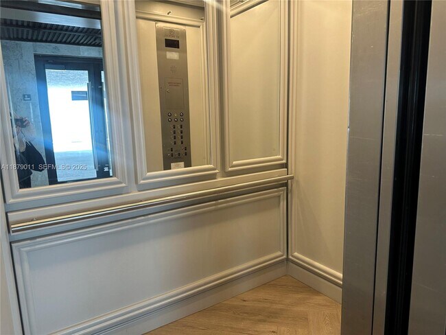 Building Photo - 5415 Collins Ave