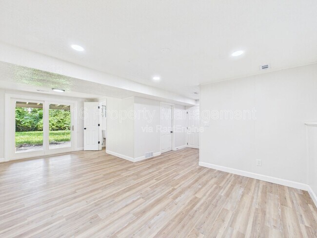 Building Photo - 8622 E 108th Terrace
