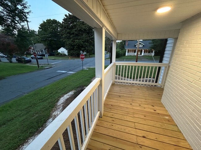 Building Photo - Available Soon! Ardmore WS, 4 Bedroom, 3 F...