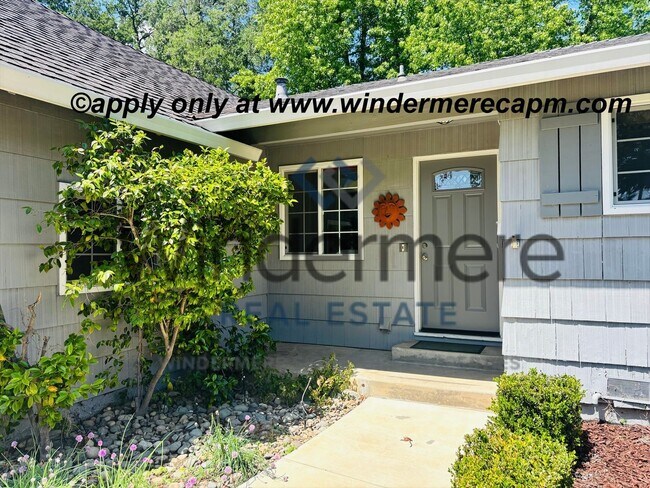 Building Photo - Beautiful 3BD/ 2BA Arden Arcade Home with Spacious Yard In Highly Desirable Location!