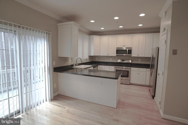 Building Photo - 1609 Leeds Castle Dr