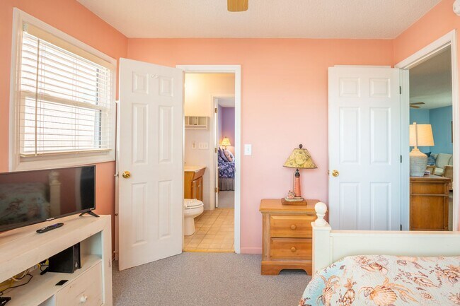 Building Photo - FURNISHED OFF-SEASON MONTHLY RENTAL-STARTI...