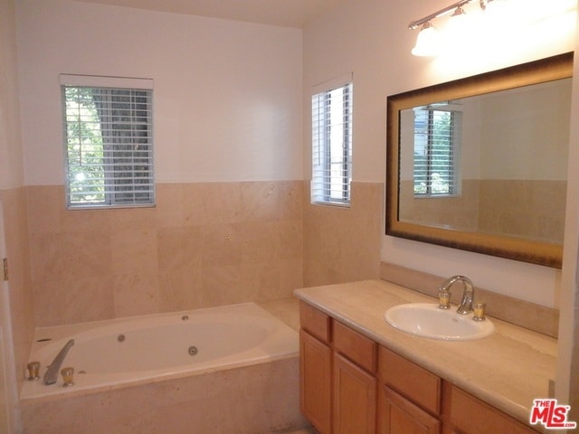 Primary Bath w/Spa Tub & Separate Shower - 4009 Beverly Glen Blvd