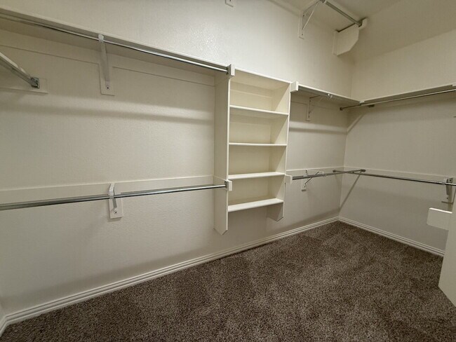 Building Photo - Come see this Townhome in such a great area.
