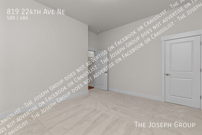 Building Photo - 819 224th Ave NE