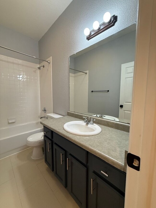 Building Photo - Bright and Modern 3-Bed, 2.5-Bath Townhous...