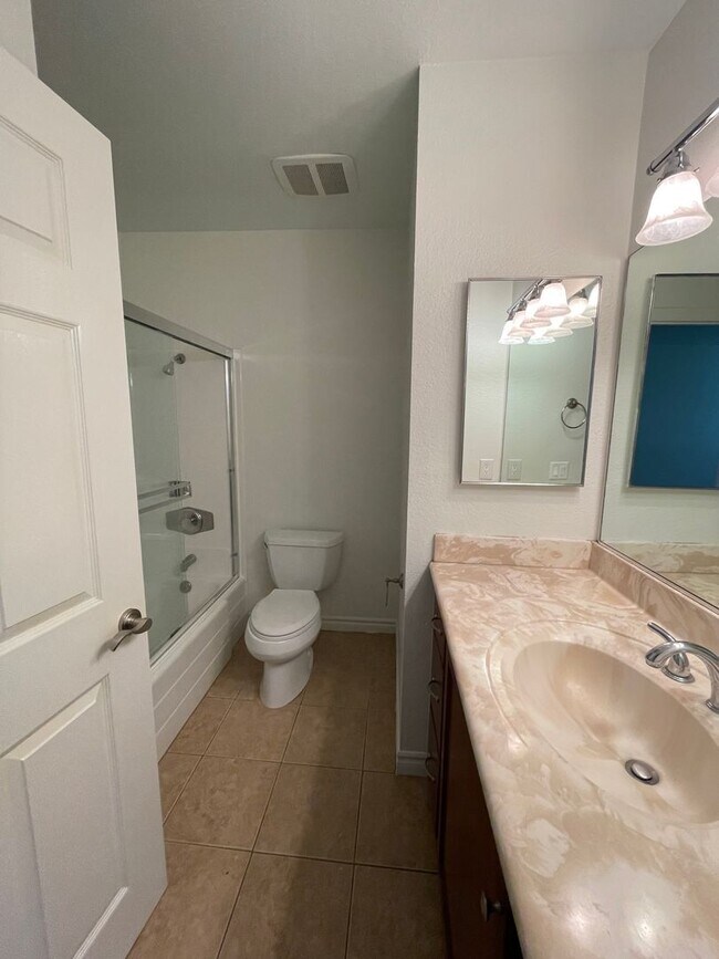 Building Photo - 3BD 2BA Condo located in Poway