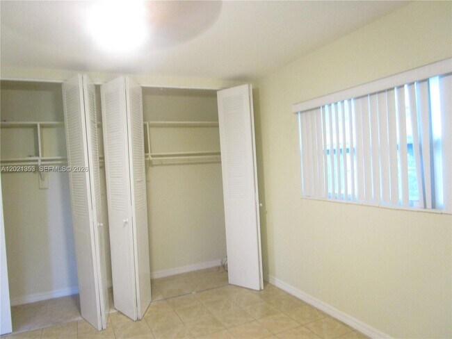 Building Photo - 5111 W Oakland Park Blvd