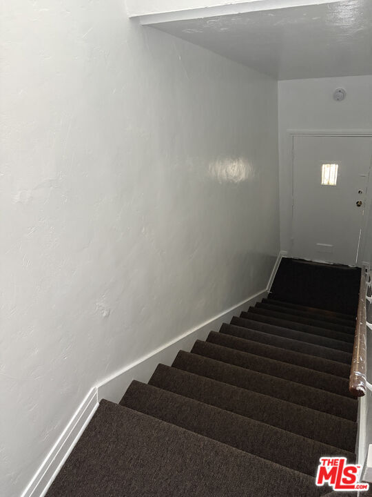 Building Photo - 1050 W 60th Pl